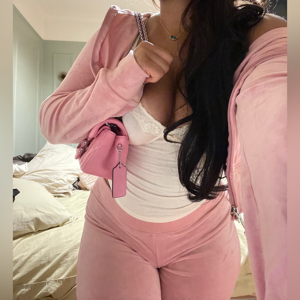 *SOLD* Juicy couture Pink Velour set —- DO NOT BUY